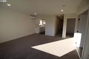 186 SW Rainbow Ave, Dallas, OR 97338 - Photo 2