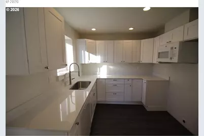 186 SW Rainbow Ave, Dallas, OR 97338 - Photo 4