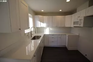 186 SW Rainbow Ave, Dallas, OR 97338 - Photo 4