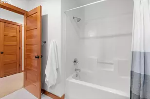 811 9th St, Hood River, OR 97031 - Photo 34