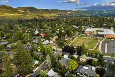 811 9th St, Hood River, OR 97031 - Photo 46