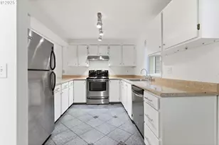 13216 NE Salmon Creek Ave, Vancouver, WA 98686 - Photo 16