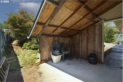 1528 NW Grove St, Roseburg, OR 97471 - Photo 32