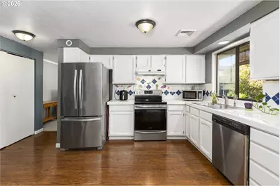 1528 NW Grove St, Roseburg, OR 97471 - Photo 8