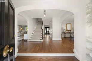 4061 SW Greenleaf Dr, Portland, OR 97221 - Photo 2