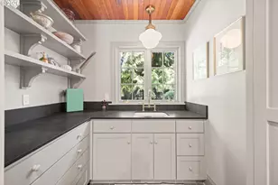 4061 SW Greenleaf Dr, Portland, OR 97221 - Photo 14
