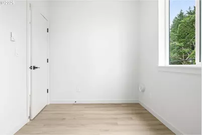 4690 N Congress Ave, Portland, OR 97217 - Photo 18