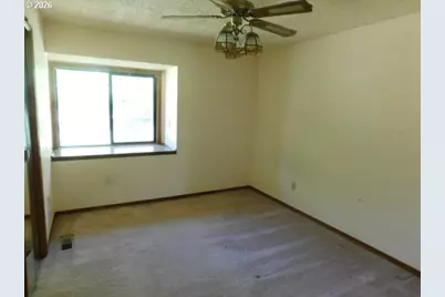 888 Meadows Ln, Jefferson, OR 97352 - Photo 6