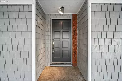 570 N Hayden Bay Dr, Portland, OR 97217 - Photo 2