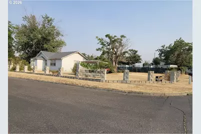706 NE 10th Ave, Milton-Freewater, OR 97862 - Photo 2