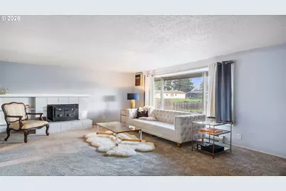 610 Colonial Dr, Springfield, OR 97477 - Photo 2