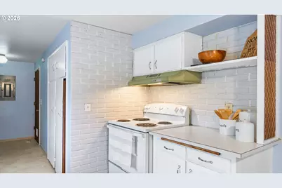 610 Colonial Dr, Springfield, OR 97477 - Photo 8