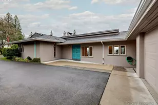 8000 SW Linden Rd, Portland, OR 97225 - Photo 4