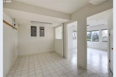 8000 SW Linden Rd, Portland, OR 97225 - Photo 30