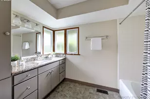 8000 SW Linden Rd, Portland, OR 97225 - Photo 26