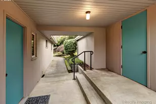 8000 SW Linden Rd, Portland, OR 97225 - Photo 32