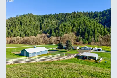 11119 N Myrtle Rd, Myrtle Creek, OR 97457 - Photo 2