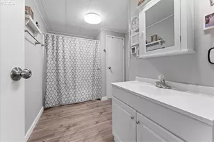 21100 NE Sandy Blvd, Fairview, OR 97024 - Photo 36