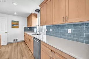 5753 NW Jetty Ave, Lincoln City, OR 97367 - Photo 12
