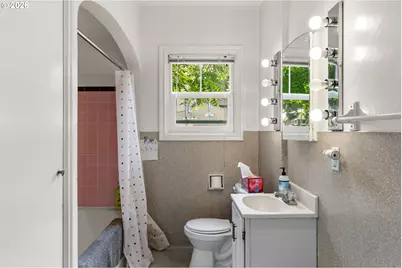 239 E 14th Ave, Eugene, OR 97401 - Photo 12