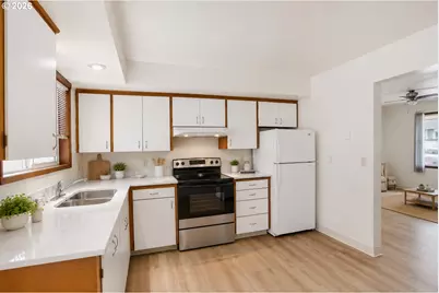 10905 NE 6th St, Vancouver, WA 98664 - Photo 4