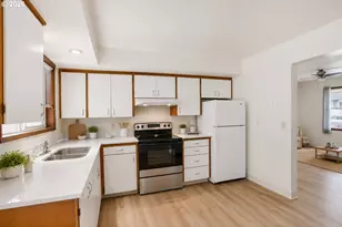 10905 NE 6th St, Vancouver, WA 98664 - Photo 4