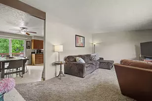 1454 SW 4th St, Gresham, OR 97080 - Photo 4