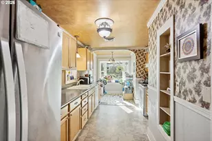 1514 E 14th St, The Dalles, OR 97058 - Photo 8