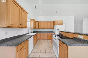 96407 Oceanside E Dr, Brookings, OR 97415 - Photo 10