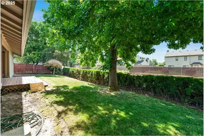 324 N Peacock Ct, Newberg, OR 97132 - Photo 36