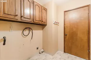 324 N Peacock Ct, Newberg, OR 97132 - Photo 30