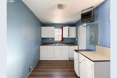 821 S Columbia St, Seaside, OR 97138 - Photo 6