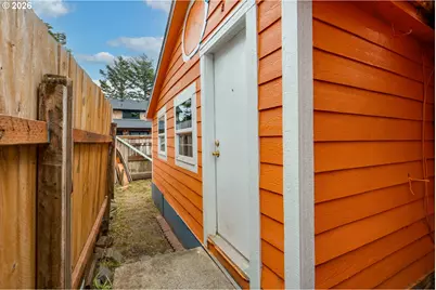 821 S Columbia St, Seaside, OR 97138 - Photo 16
