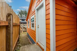 821 S Columbia St, Seaside, OR 97138 - Photo 16