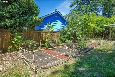 8913 N Seneca St, Portland, OR 97203 - Photo 32