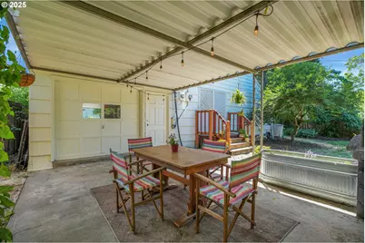 8913 N Seneca St, Portland, OR 97203 - Photo 16