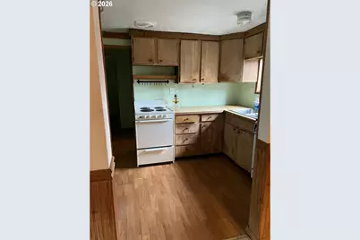 2204 SE 84th Ave, Portland, OR 97216 - Photo 6