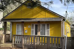 2204 SE 84th Ave, Portland, OR 97216 - Photo 2