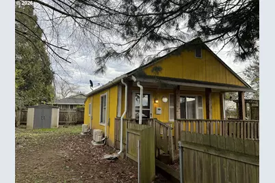 2204 SE 84th Ave, Portland, OR 97216 - Photo 4