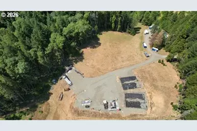 570 Tunnel Rd, Glendale, OR 97442 - Photo 6