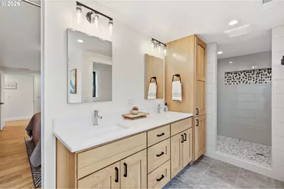 2010 Valhalla St, Eugene, OR 97401 - Photo 24