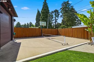 2010 Valhalla St, Eugene, OR 97401 - Photo 40