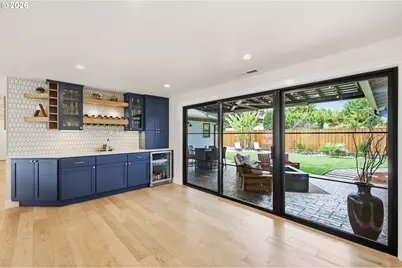 2010 Valhalla St, Eugene, OR 97401 - Photo 8