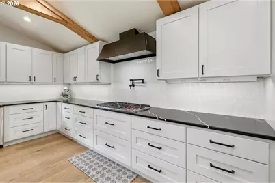 2010 Valhalla St, Eugene, OR 97401 - Photo 14