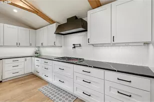 2010 Valhalla St, Eugene, OR 97401 - Photo 14