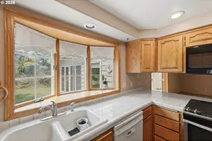 2090 Ash St, North Bend, OR 97459 - Photo 12