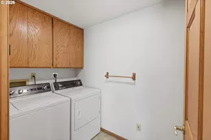 2090 Ash St, North Bend, OR 97459 - Photo 16