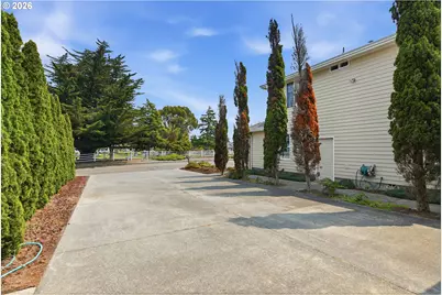 2090 Ash St, North Bend, OR 97459 - Photo 42