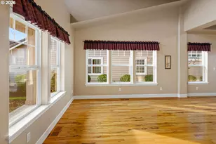 240 Magnolia Dr, Creswell, OR 97426 - Photo 6