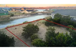 601 NW Oceania Dr, Waldport, OR 97394 - Photo 1